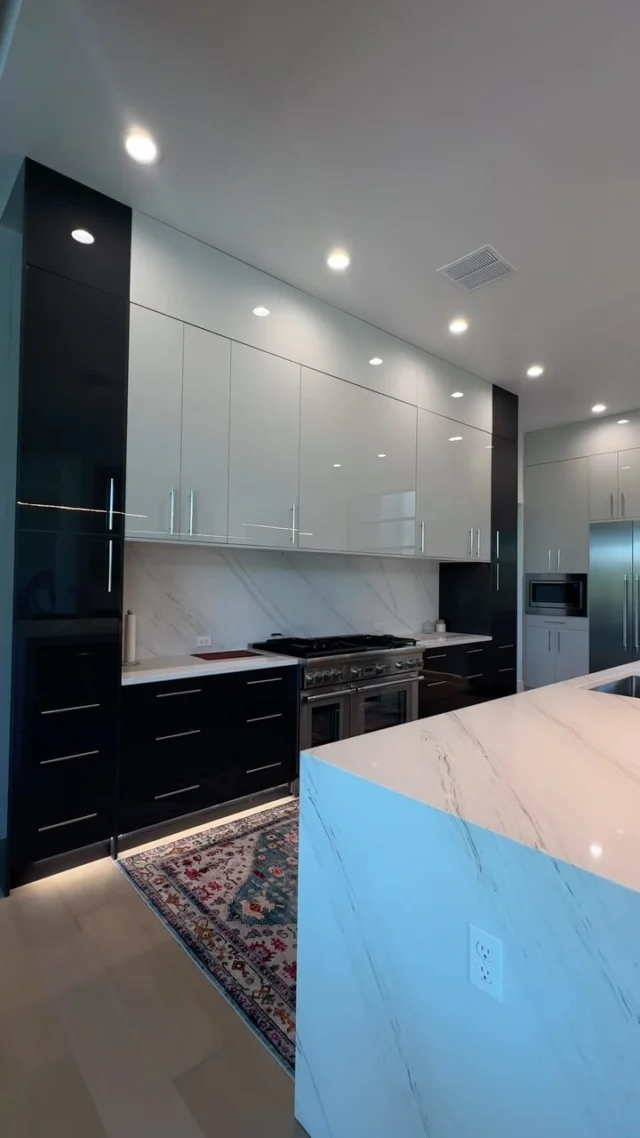 Say less! European it is 👌🏻

Clean lines, flat panel doors, and a seamless modern aesthetic this European-style kitchen proves that simplicity is the ultimate luxury.

Designed for those who appreciate timeless design, smart functionality, and a space that feels effortlessly elevated.