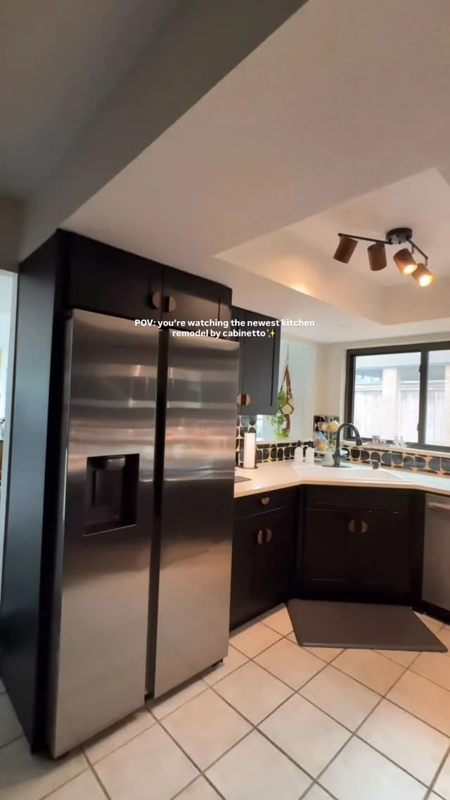 Featuring our in-stock ebony shaker cabinets paired with stunning 3cm Gemstone Beige quartz.

From demolition to full cabinet and countertop installation, completed in just 10 business days.

Fast turnaround, seamless execution, and quality you can count on only at Cabinetto.

#cabinetto #blackcabinets #kitchengoals #kitchendesign #remodel