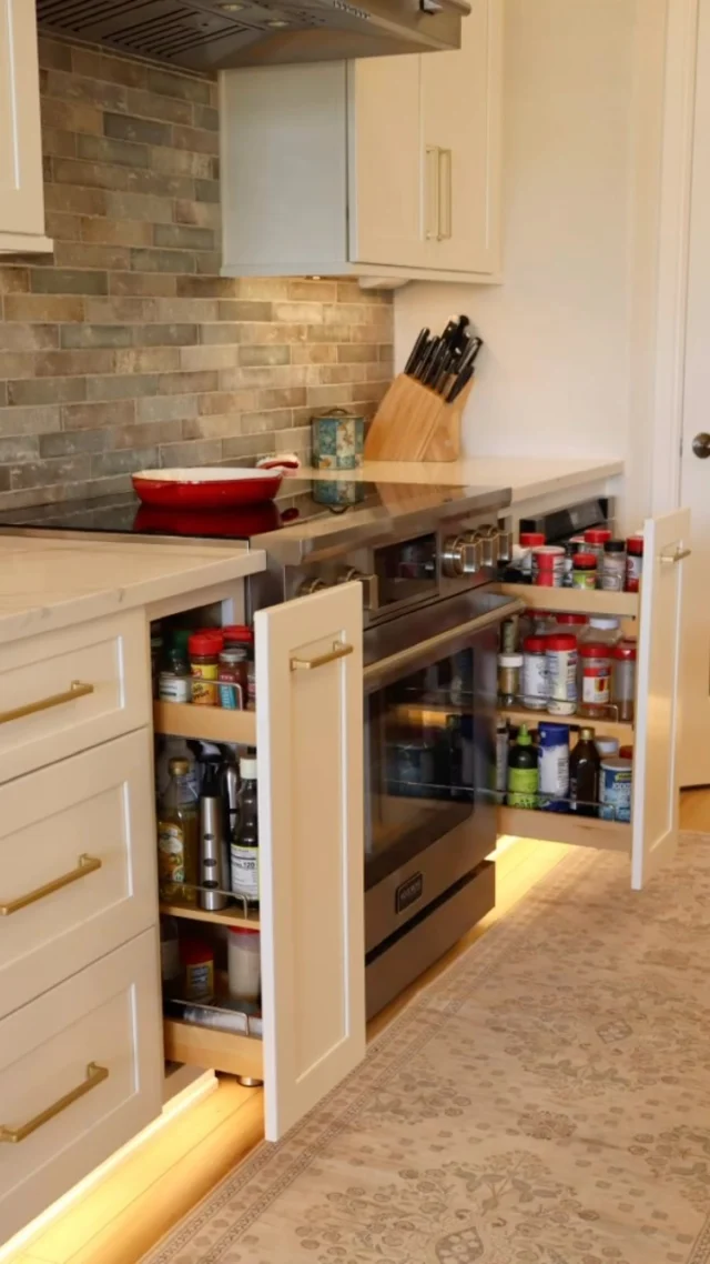 Call it a magical transition! from ordinary to absolutely beautiful. 😍 ✨ 
Cabinets from @fabuwood 
Countertop from @stratussurfaces 
Designed & installed by your truly @cabinettotx 🙏🏼
