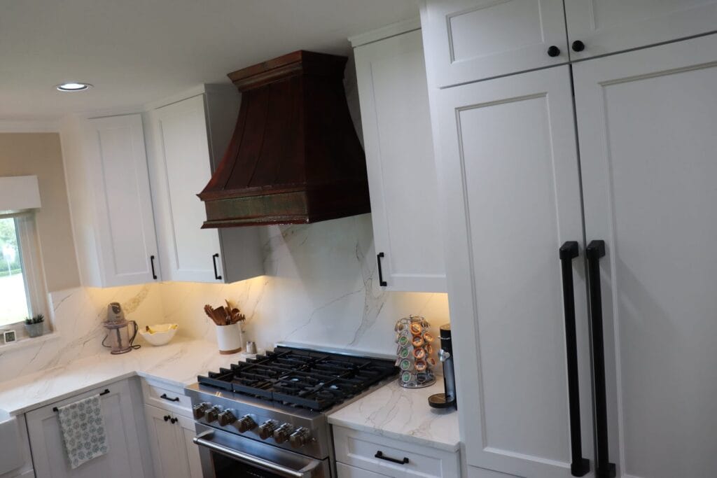 RTA White Shaker with Stratus Calacatta McLaren countertops