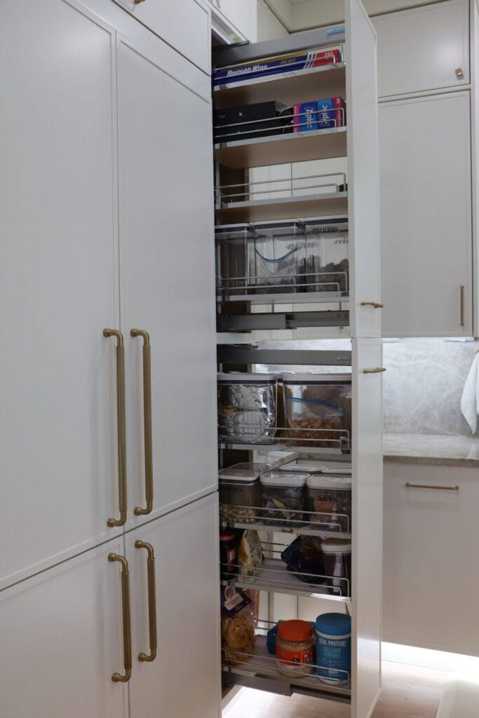 Durasupreme White Oak island, Fabuwood Dove on the perimeter, Taj Mahal quartzite countertops