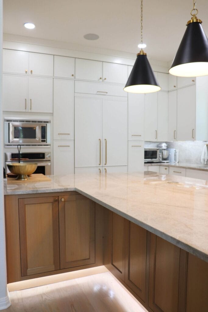 Durasupreme White Oak island, Fabuwood Dove on the perimeter, Taj Mahal quartzite countertops
