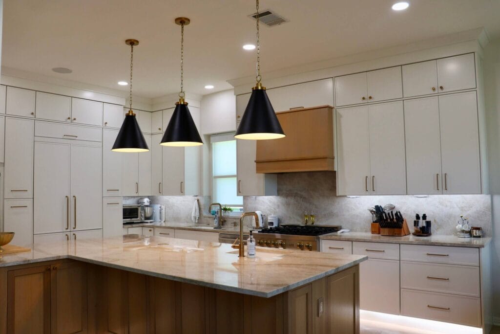 Durasupreme White Oak island, Fabuwood Dove on the perimeter, Taj Mahal quartzite countertops