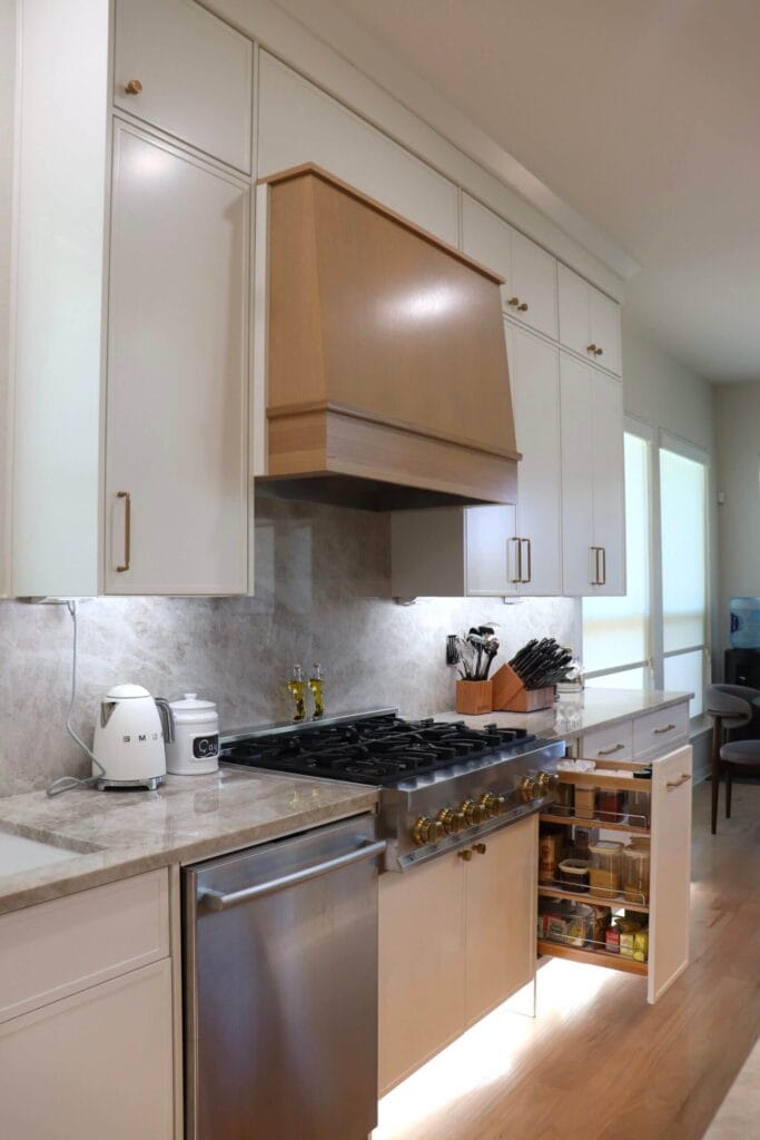 Durasupreme White Oak island, Fabuwood Dove on the perimeter, Taj Mahal quartzite countertops