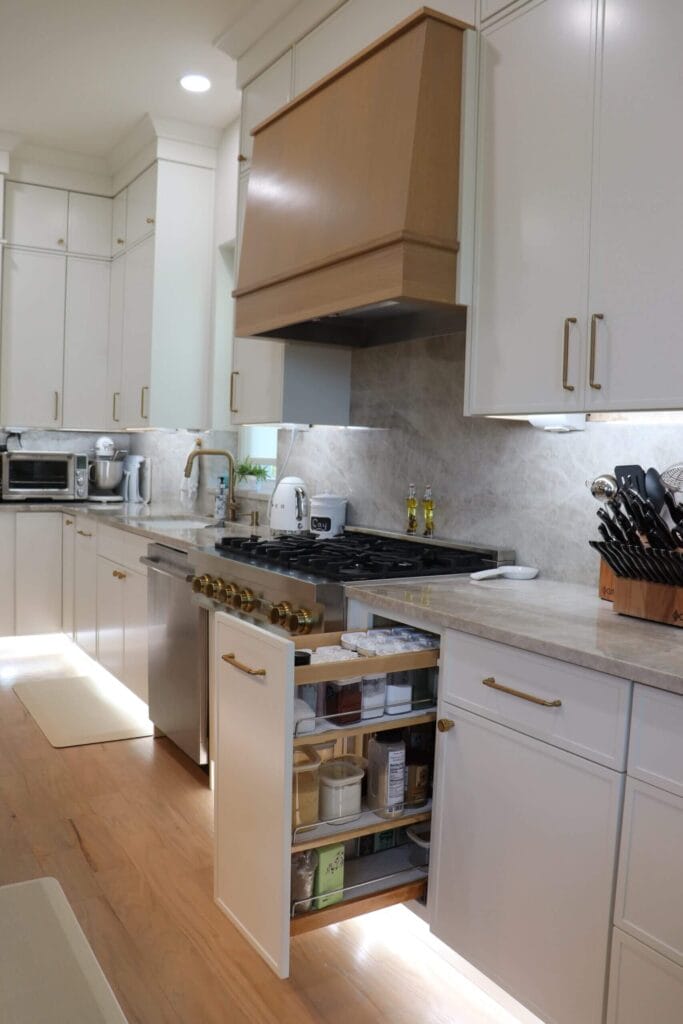 Durasupreme White Oak island, Fabuwood Dove on the perimeter, Taj Mahal quartzite countertops