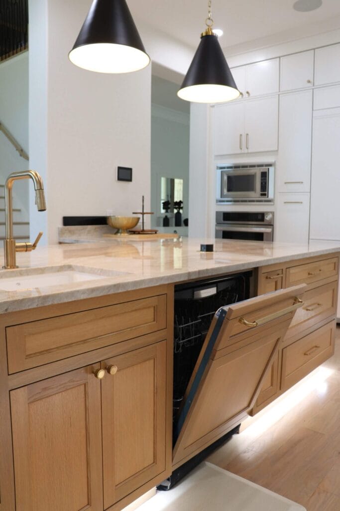 Durasupreme White Oak island, Fabuwood Dove on the perimeter, Taj Mahal quartzite countertops