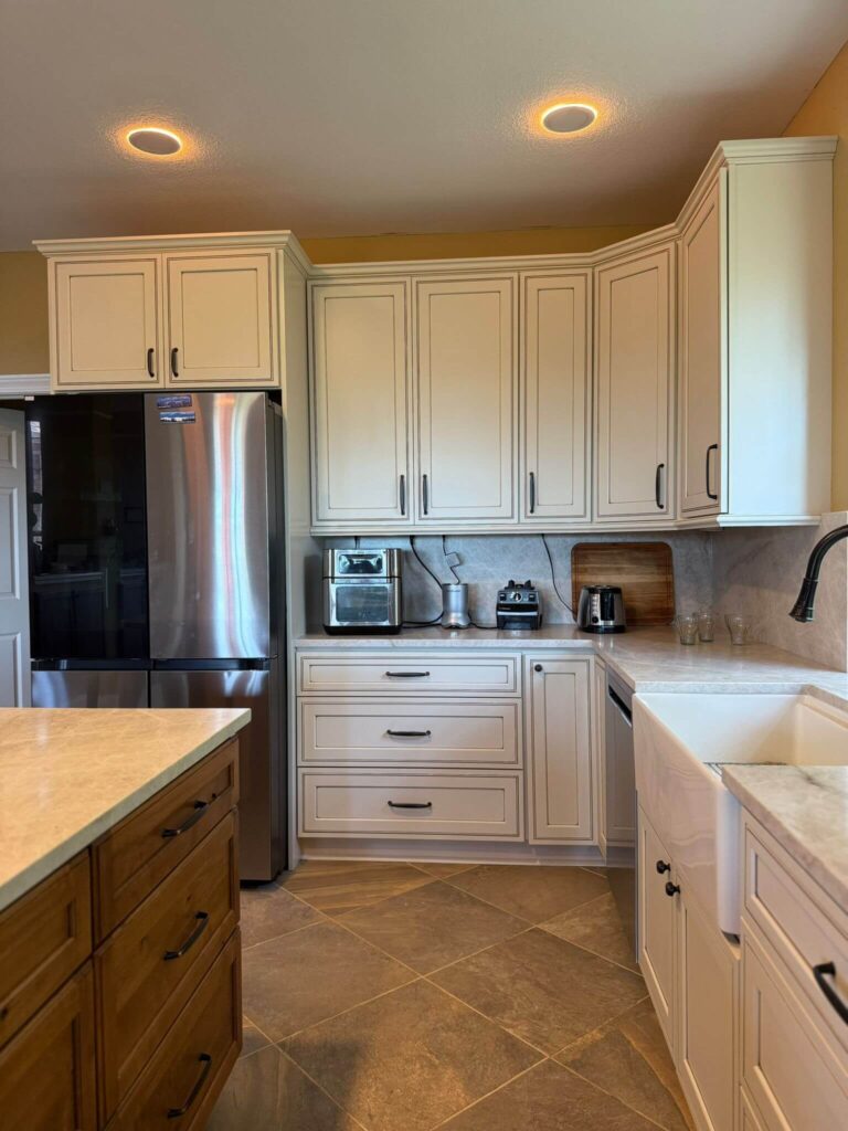 RTA Pearl Glazed Shaker on the perimeter, Durasupreme Knotty Alder on the island and coffee area, Taj Mahal quartzite countertops throughout