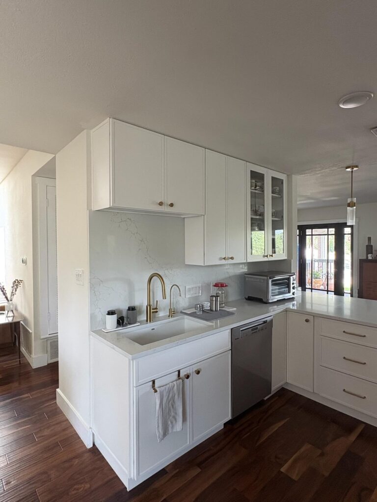 RTA Slim White Shaker cabinets with Stratus Lenox Oro countertops.
