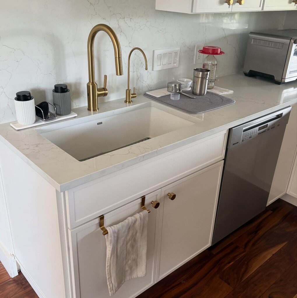 RTA Slim White Shaker cabinets with Stratus Lenox Oro countertops.