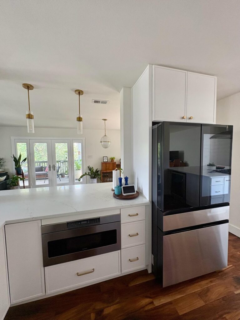RTA Slim White Shaker cabinets with Stratus Lenox Oro countertops.