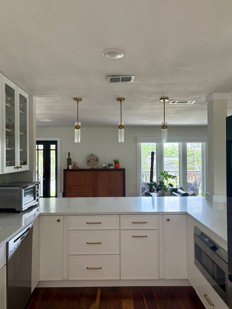 RTA Slim White Shaker cabinets with Stratus Lenox Oro countertops.