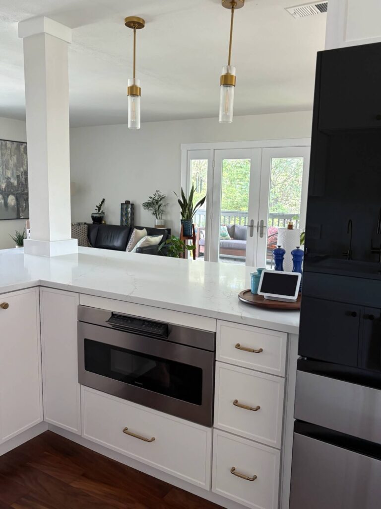 RTA Slim White Shaker cabinets with Stratus Lenox Oro countertops.